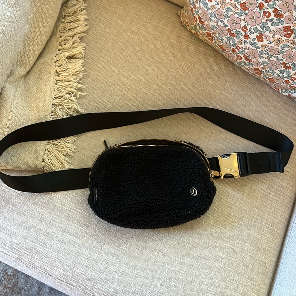 Lululemon bag